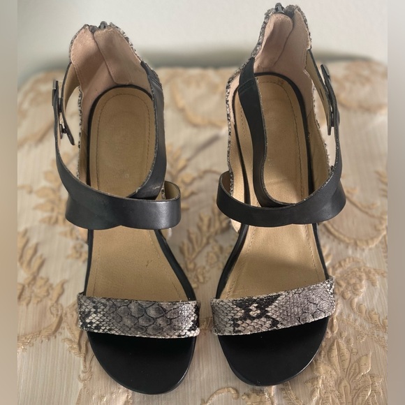 Kenneth Cole Reaction Shoes - Vintage Kenneth Cole SZ 8.5 M Black | Snake Print | Brass Wedge Sandals